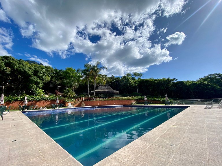 Casa incrível em condomínio - piscina e vista