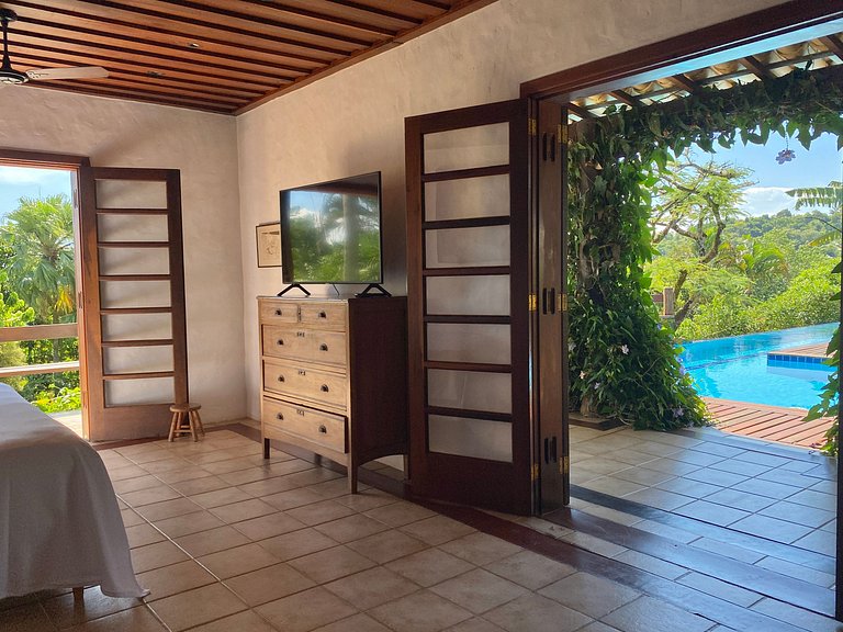 Excelente localização, piscina e vista para o mar