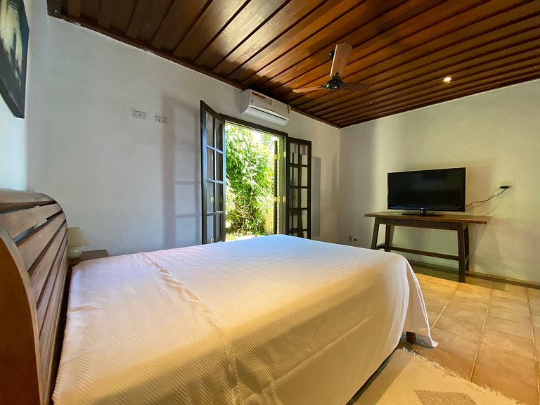 Excelente localização, piscina e vista para o mar