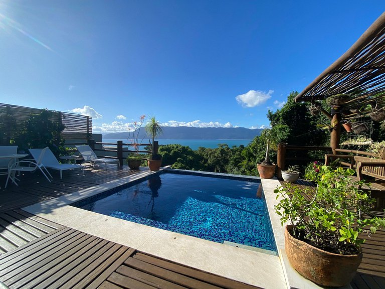 Vista deslumbrante, piscina e espaço gourmet