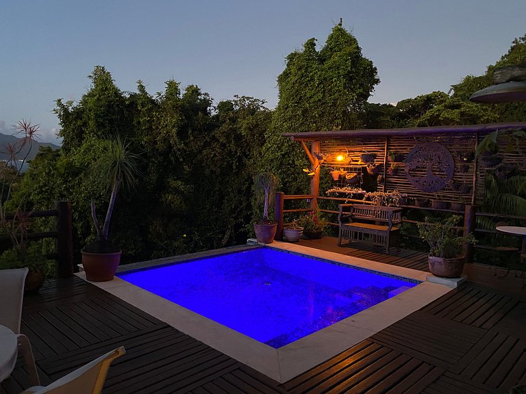Vista deslumbrante, piscina e espaço gourmet