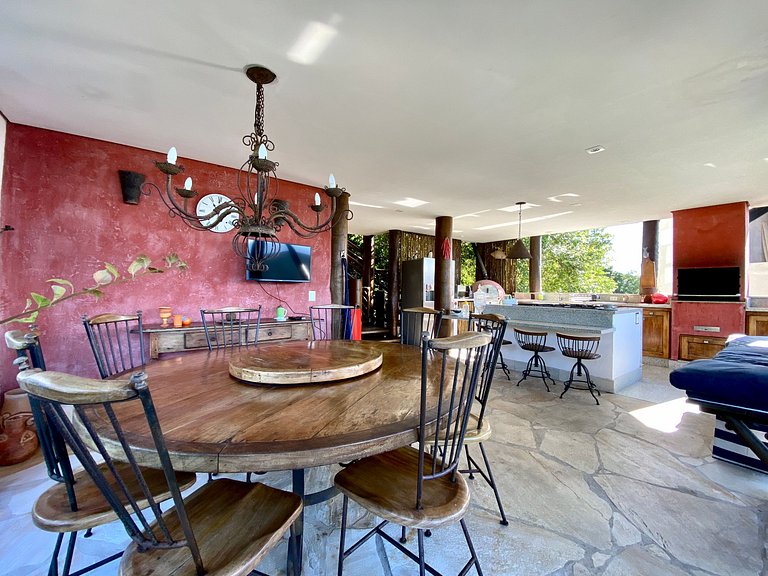 Vista deslumbrante, piscina e espaço gourmet
