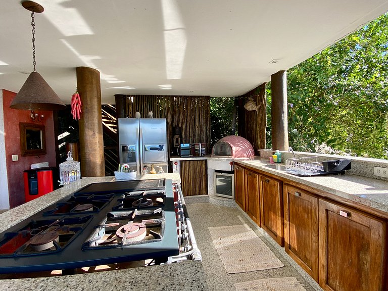 Vista deslumbrante, piscina e espaço gourmet