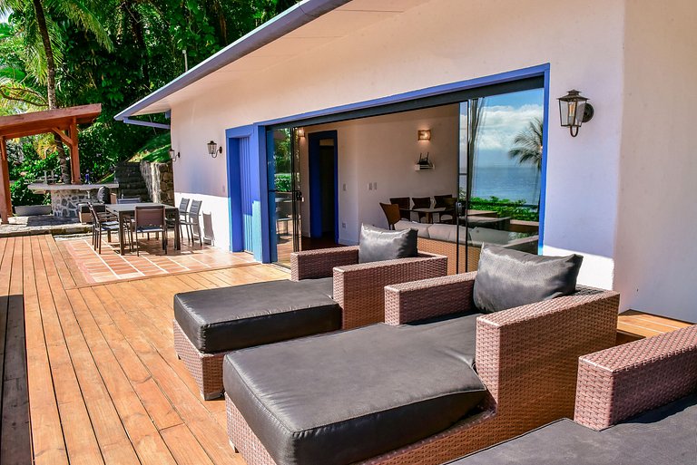 CASA À VENDA EM FRENTE À PRAIA DA SIRIÚBA | ILHABELA