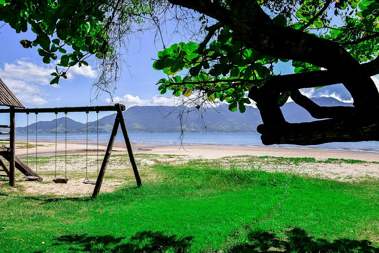 CASA À VENDA EM FRENTE À PRAIA DA SIRIÚBA | ILHABELA