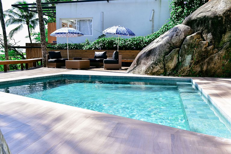 CASA À VENDA EM FRENTE À PRAIA DA SIRIÚBA | ILHABELA