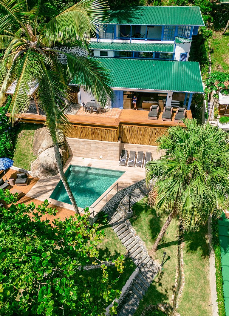 CASA À VENDA EM FRENTE À PRAIA DA SIRIÚBA | ILHABELA