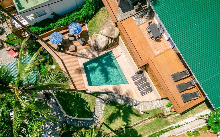 CASA À VENDA EM FRENTE À PRAIA DA SIRIÚBA | ILHABELA