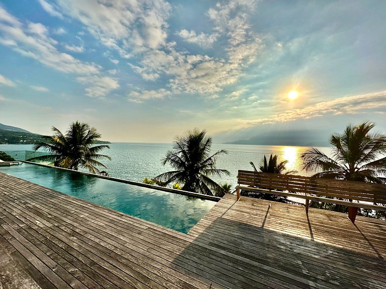 Costeira deslumbrante - Praia Feiticeira, Ilhabela