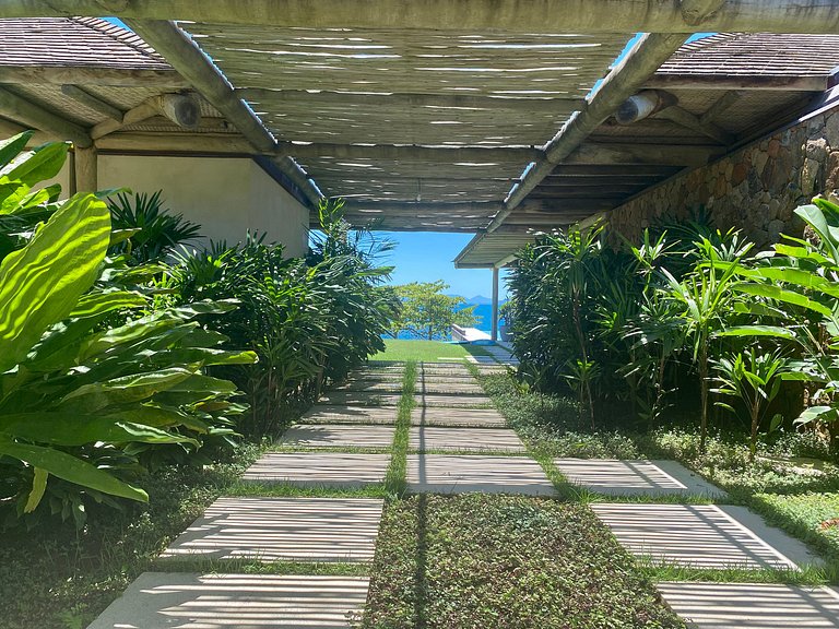 Casa em estilo balinês, pé na areia!