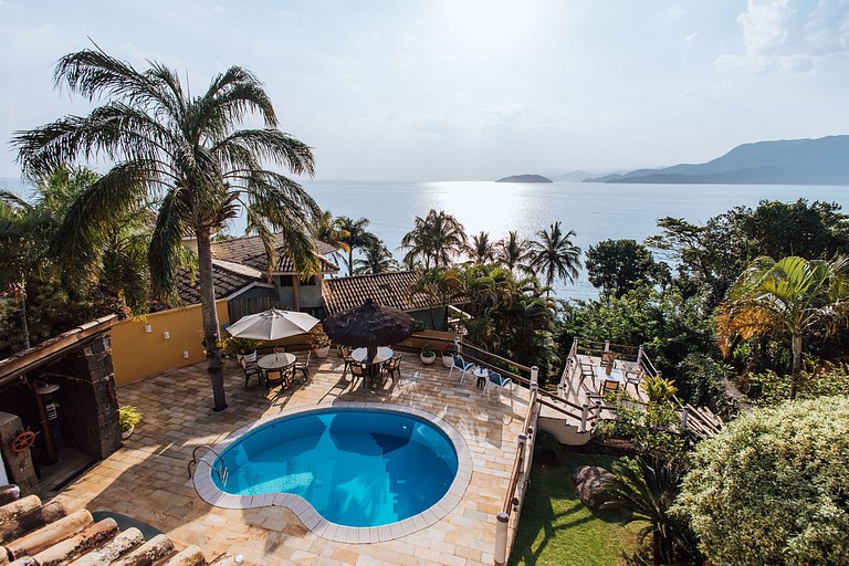 Costeira incrível, piscina, vista mar e sauna!