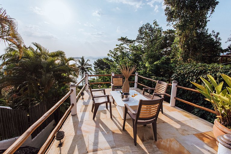 Costeira incrível, piscina, vista mar e sauna!
