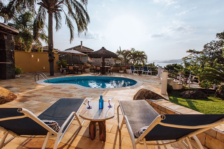 Costeira incrível, piscina, vista mar e sauna!