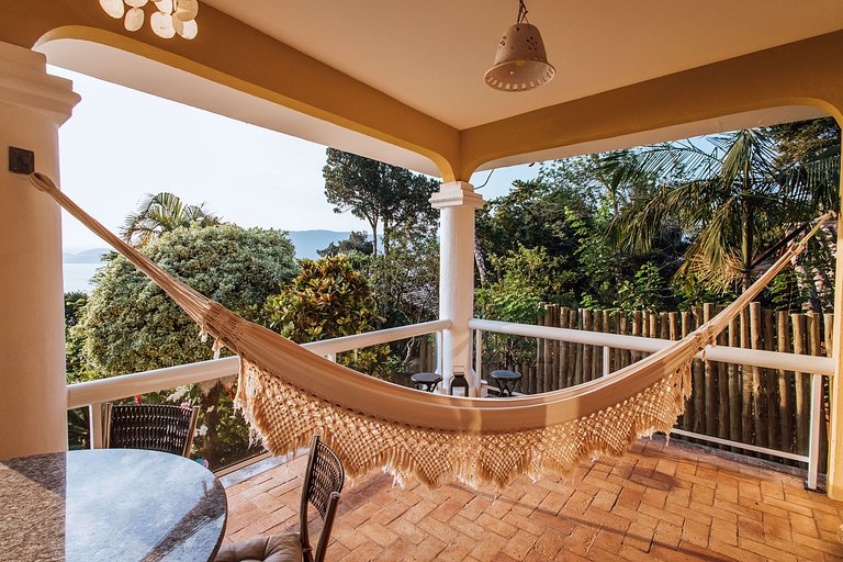 Condomínio, vista mar, sauna e piscina