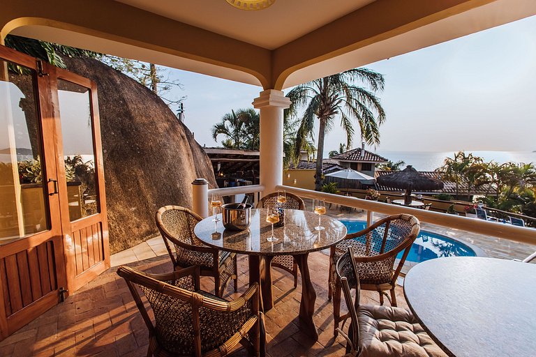 Costeira incrível, piscina, vista mar e sauna!