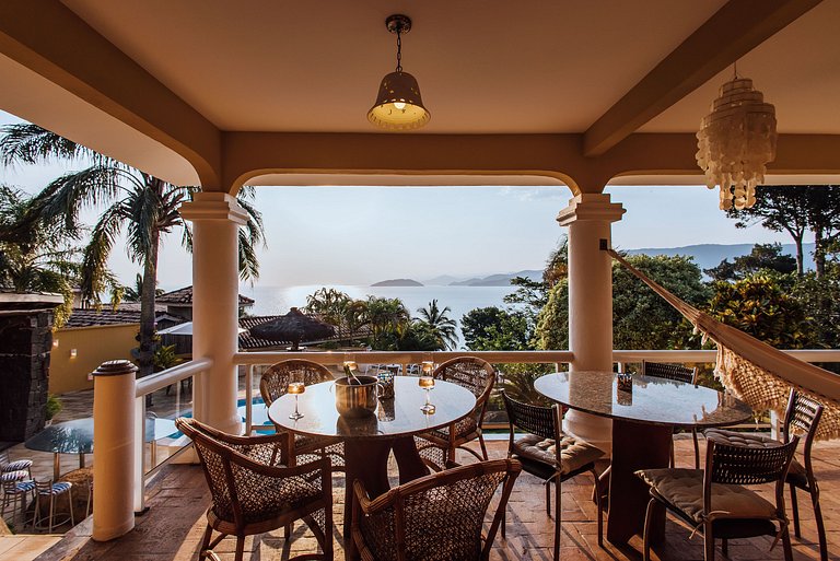 Costeira incrível, piscina, vista mar e sauna!
