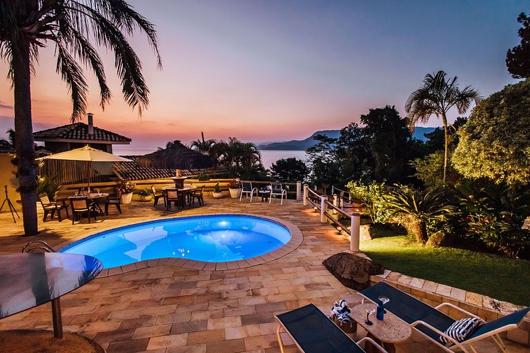 Costeira incrível, piscina, vista mar e sauna!
