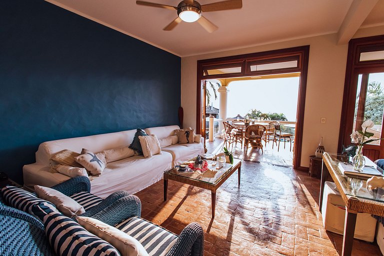 Costeira incrível, piscina, vista mar e sauna!