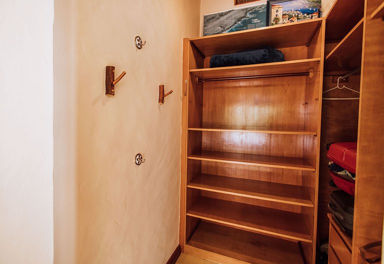 Condomínio, vista mar, sauna e piscina