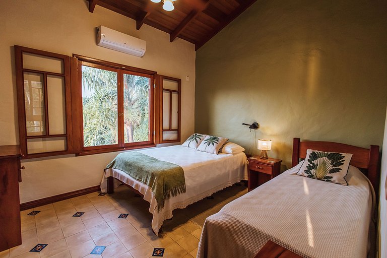 Costeira incrível, piscina, vista mar e sauna!