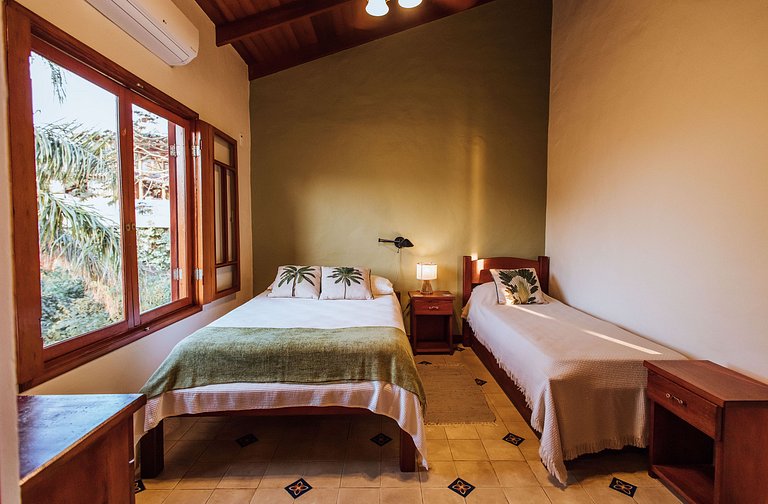 Costeira incrível, piscina, vista mar e sauna!