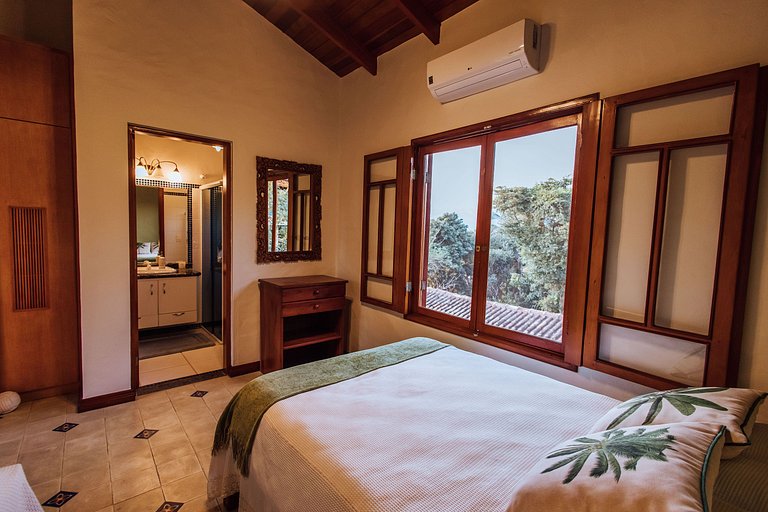 Costeira incrível, piscina, vista mar e sauna!