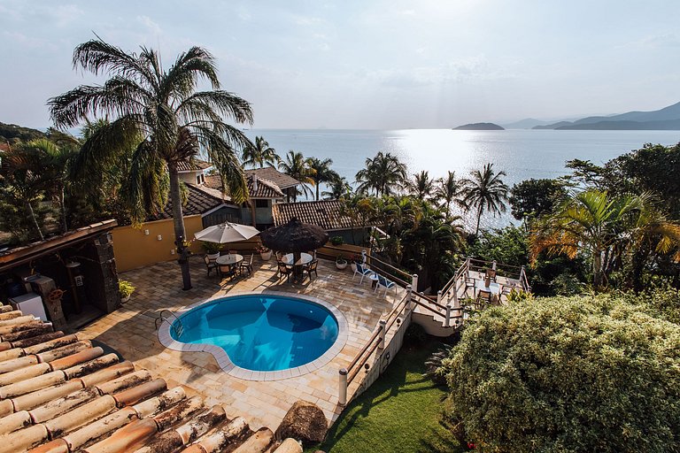Costeira incrível, piscina, vista mar e sauna!