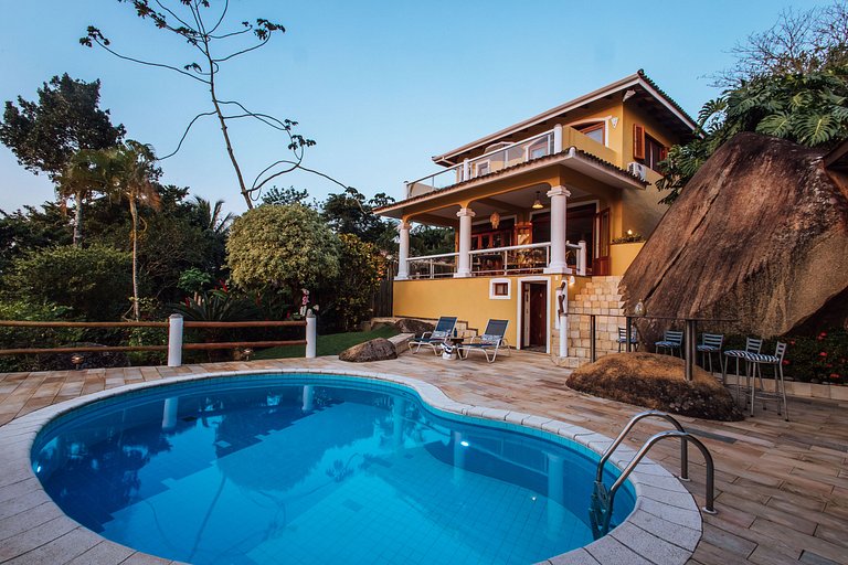 Costeira incrível, piscina, vista mar e sauna!