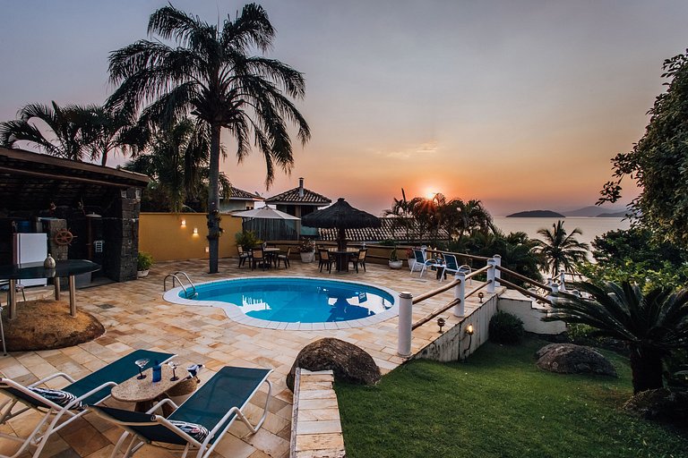 Costeira incrível, piscina, vista mar e sauna!