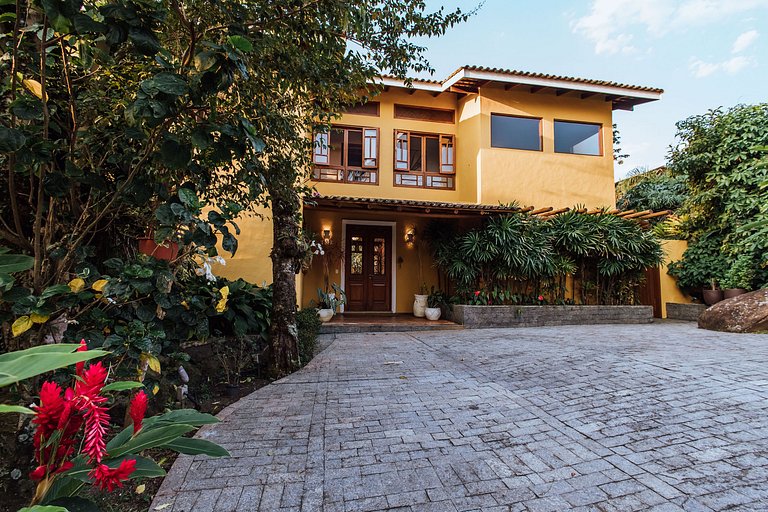 Condomínio, vista mar, sauna e piscina