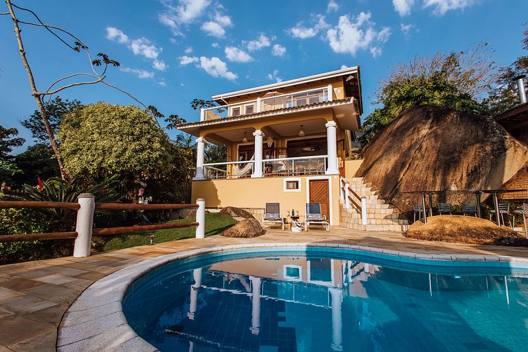 Costeira incrível, piscina, vista mar e sauna!