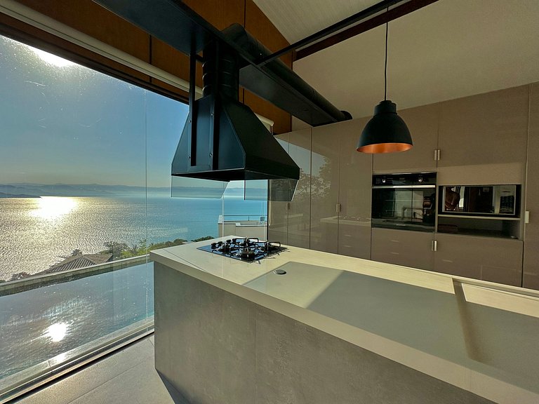 Próxima à Praia da Armação e Vila Salga