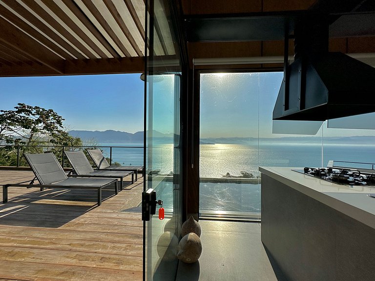 Próxima à Praia da Armação e Vila Salga