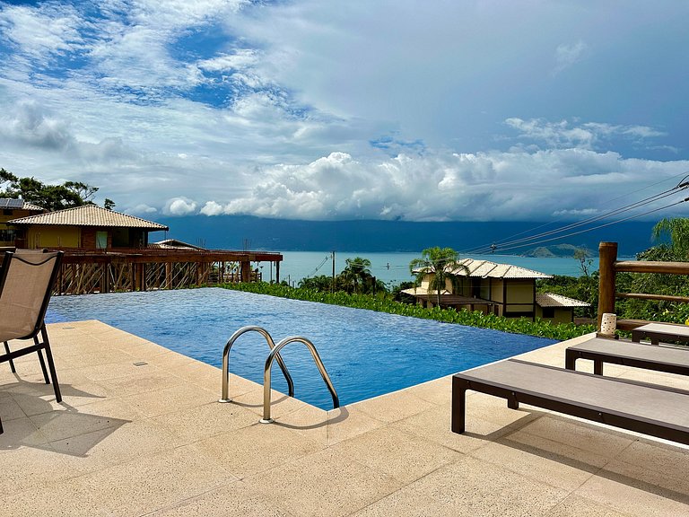Luxo, piscina e vista para o mar