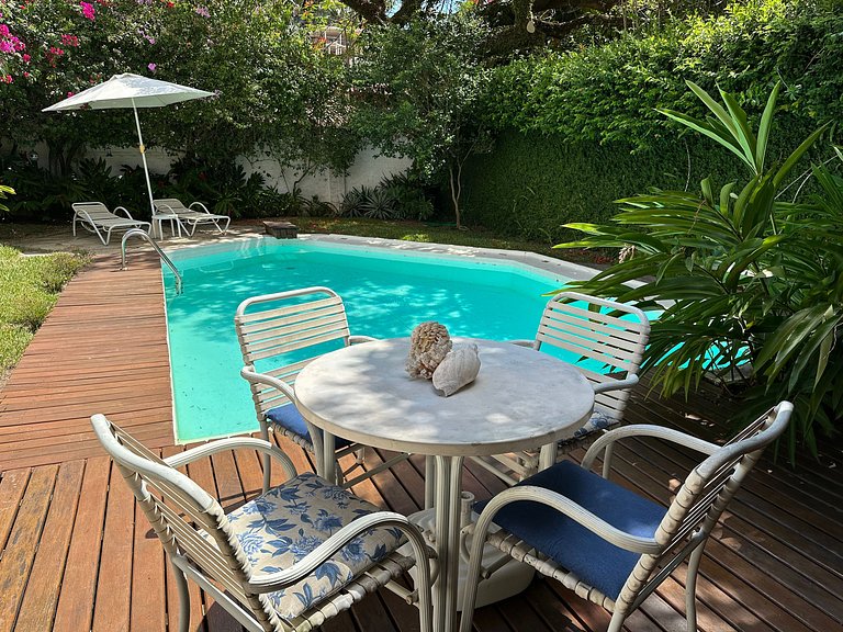Piscina, área gourmet e localização privilegiada