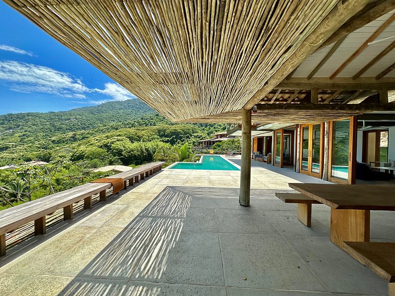 Conforto, vista incrível, piscina - Praia Armação