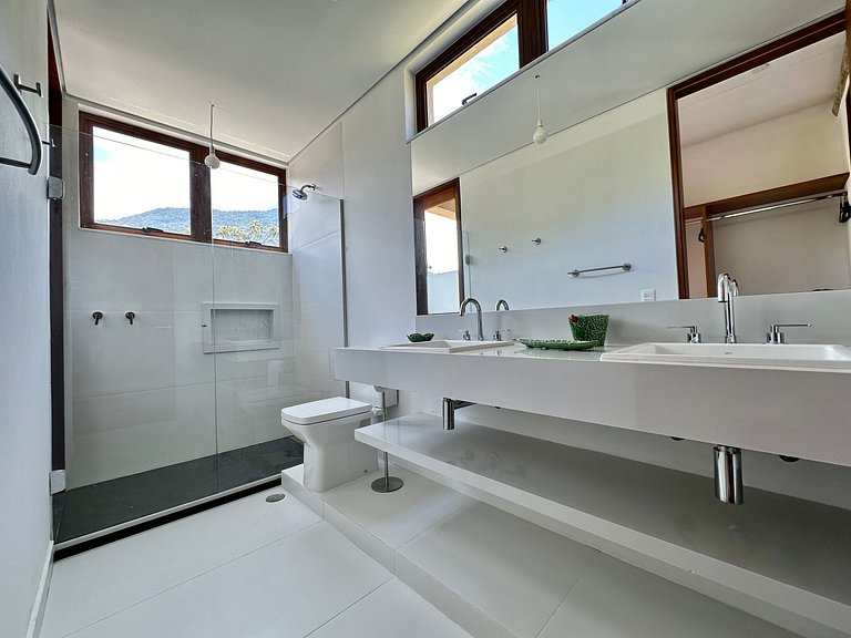 Conforto, vista incrível, piscina - Praia Armação