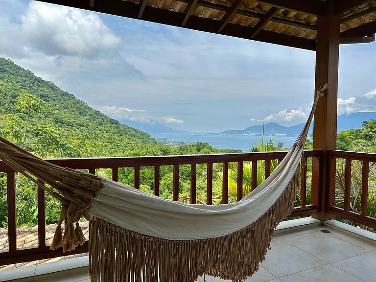 Piscina, churrasqueira, vista mar e montanha