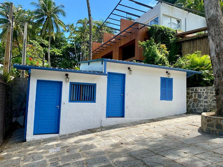 CASA À VENDA EM FRENTE À PRAIA DA SIRIÚBA | ILHABELA