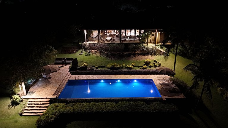 Propriedade à beira-mar com Píer Privativo e Vista Deslumbra
