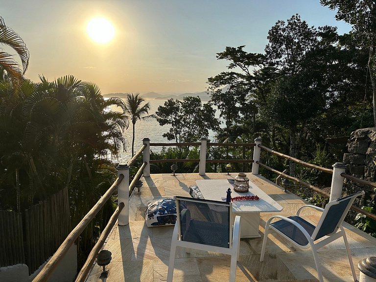 Condomínio, vista mar, sauna e piscina