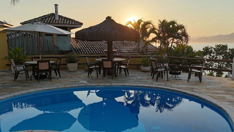 Costeira incrível, piscina, vista mar e sauna!