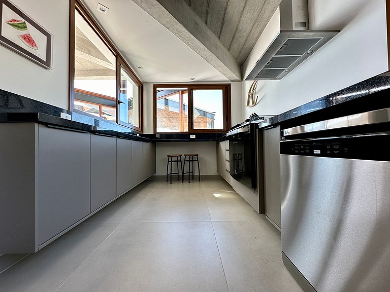 Casa nova, piscina, vista e área gourmet