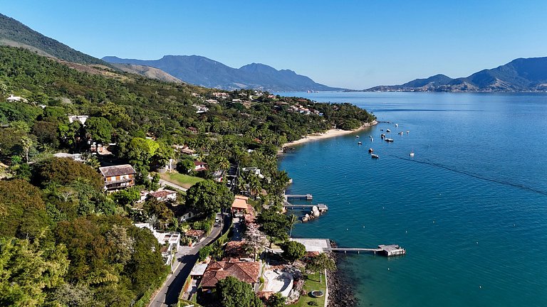 Casa com vista para o mar, piscina e área gourmet