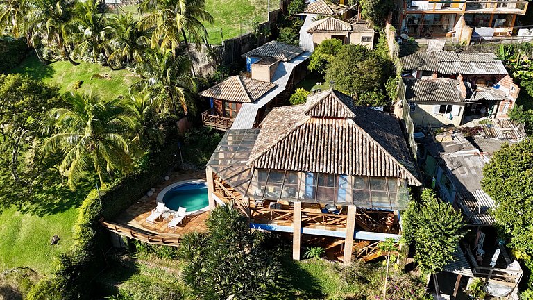 Casa com vista para o mar, piscina e área gourmet