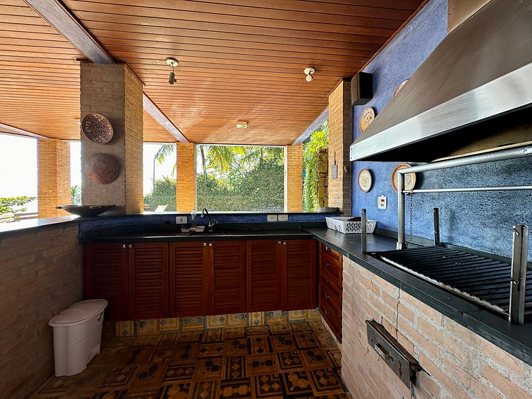 Casa com vista para o mar, piscina e área gourmet