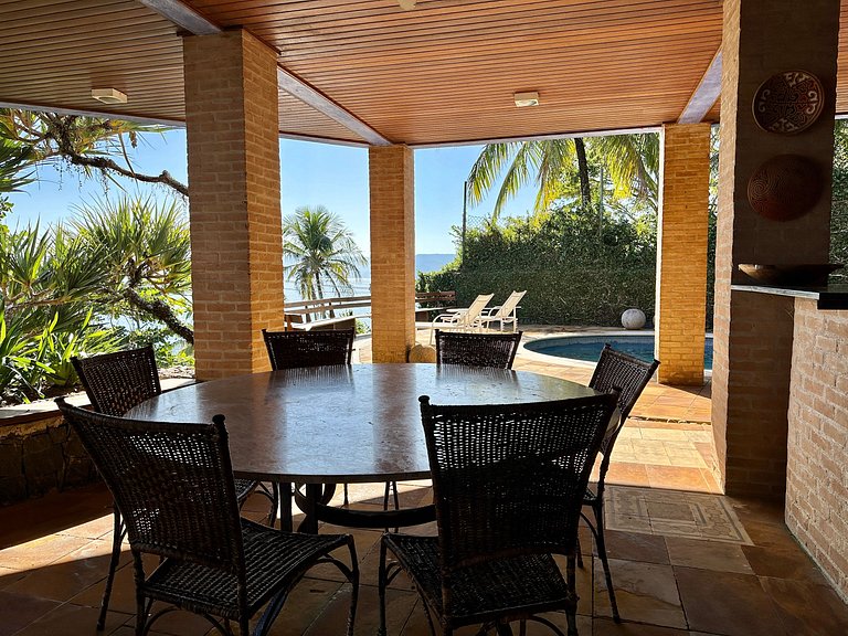 Casa com vista para o mar, piscina e área gourmet