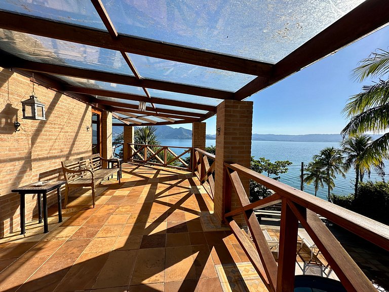 Casa com vista para o mar, piscina e área gourmet
