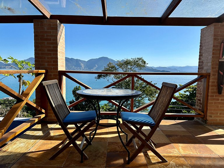 Casa com vista para o mar, piscina e área gourmet