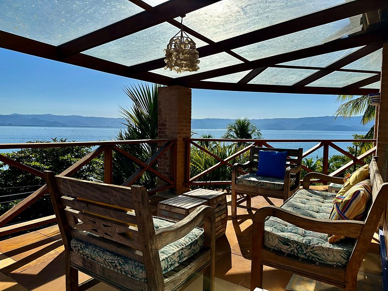 Casa com vista para o mar, piscina e área gourmet